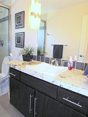 Modern Two Bedroom Condo Walk To Old Town Scottsdale - thumb 1