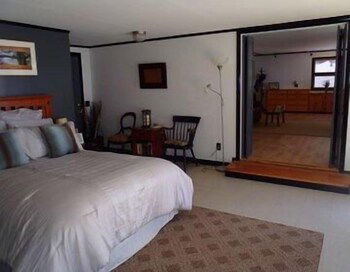 Lucky Stone Retreat - Two Bedroom Home - thumb 4