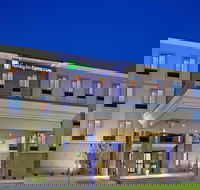 Holiday Inn Express  Suites Airport - Lincoln an IHG Hotel - Accommodation Alabama