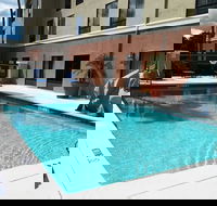 Holiday Inn Express Hotel  Suites Quincy I-10 an IHG Hotel - Accommodation Alabama