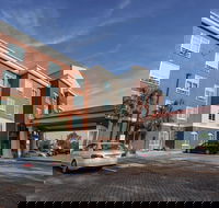 Holiday Inn Express and Suites Savannah - Midtown an IHG Hotel - Accommodation Alabama