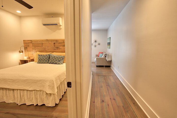 493 King Luxury Suites - thumb 1