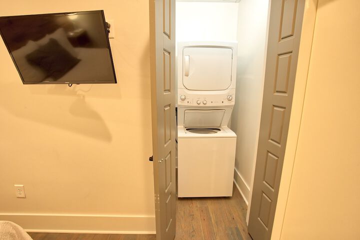 493 King Luxury Suites - thumb 2