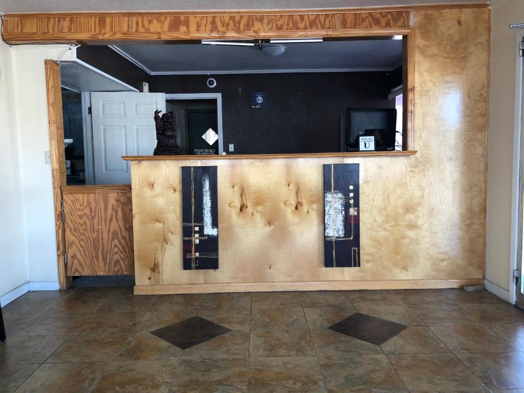 Dollar Save Inn - thumb 7