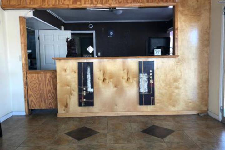 Dollar Save Inn - thumb 0