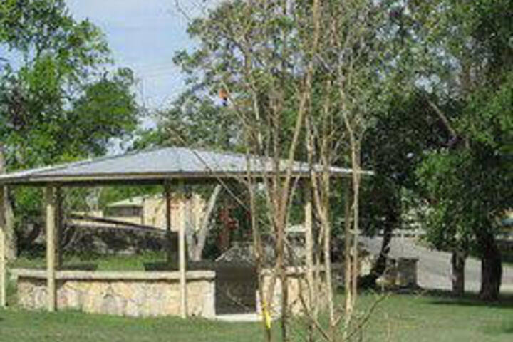 River Front Motel - thumb 0