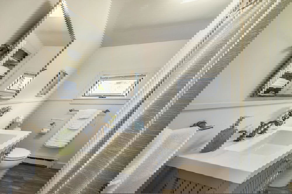 Oak Bluffs 3-Bed Cottage, Walk To Town - thumb 2