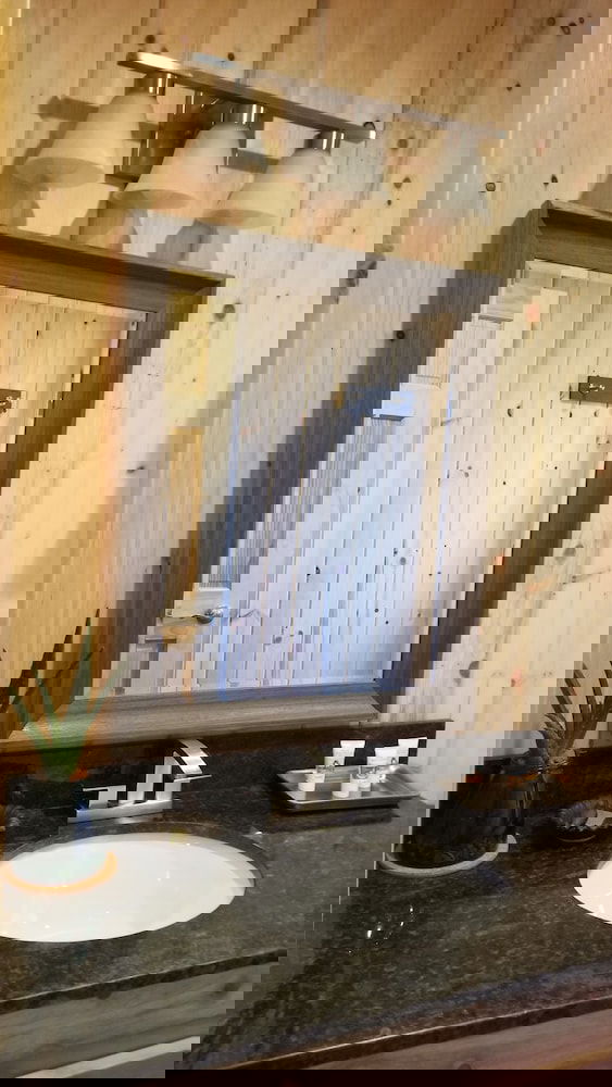 Bluff Gardens Cabins - thumb 1