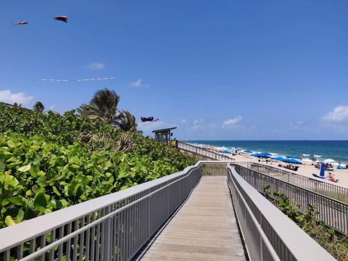 Luxury Near The Beach BEACH PASS INCLUDED - thumb 1