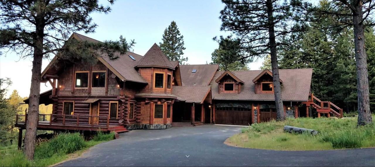 Log Castle Inn - thumb 0