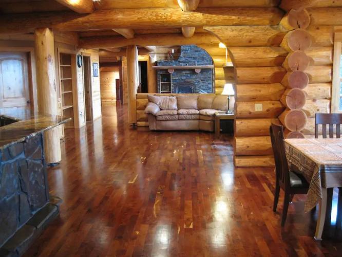 Log Castle Inn - thumb 3