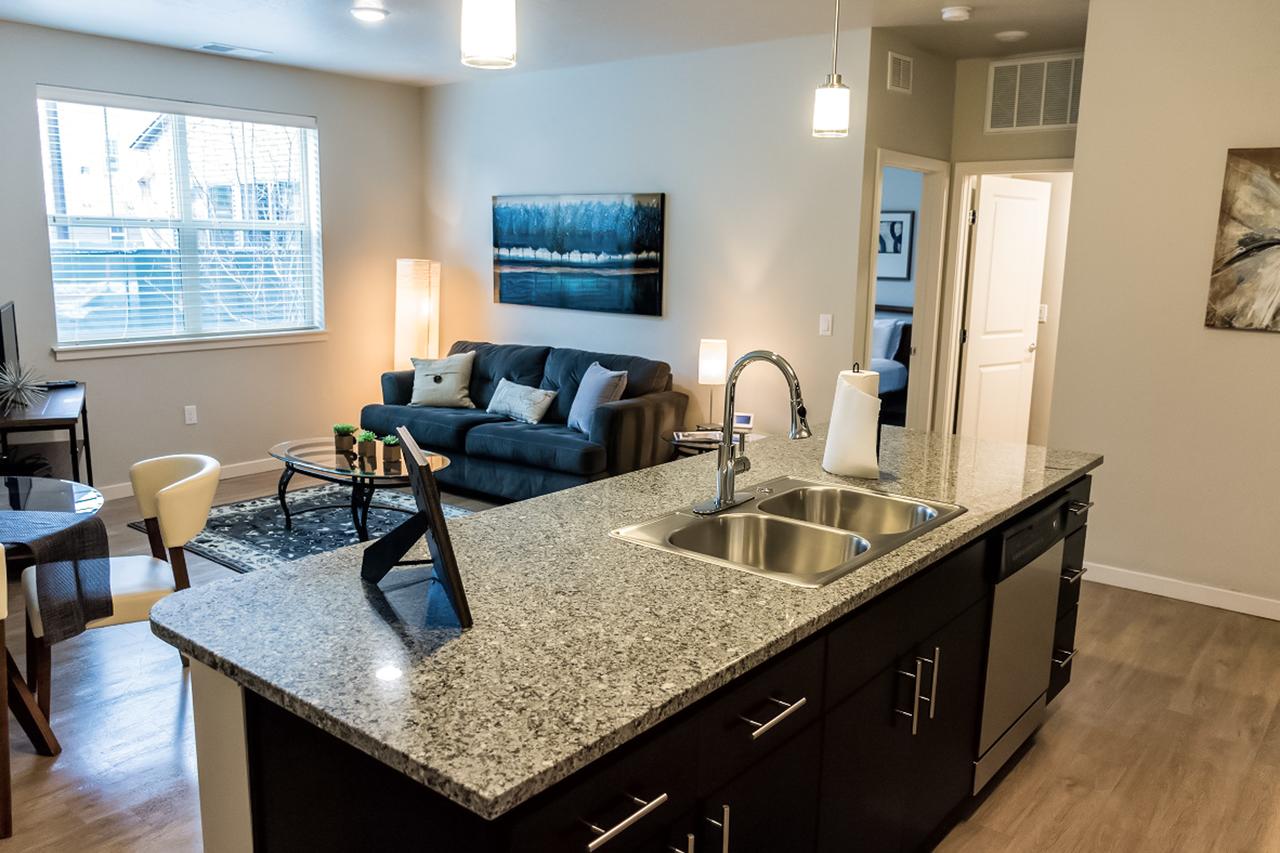 The District At Parkcenter Apartments - thumb 5