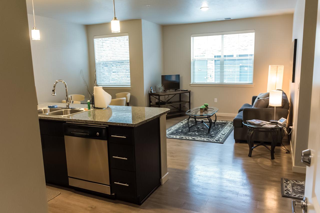 The District At Parkcenter Apartments - thumb 6