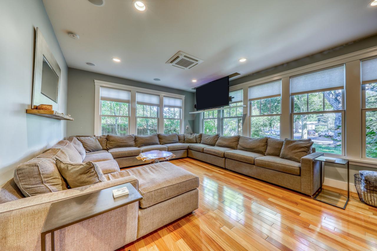 Founder's Home - thumb 1