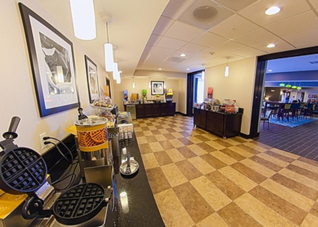Hampton Inn Dekalb - thumb 16