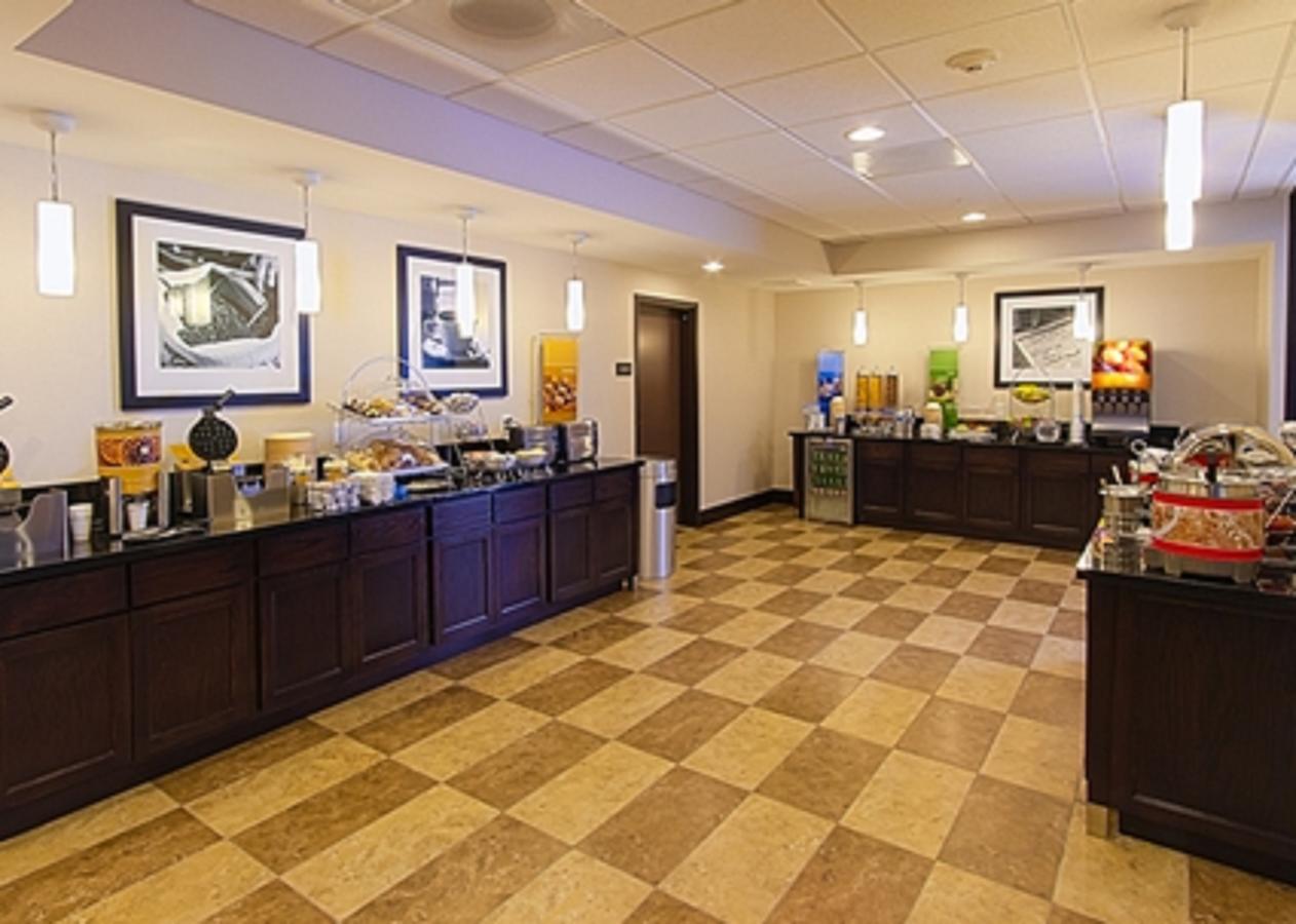Hampton Inn Dekalb - thumb 13