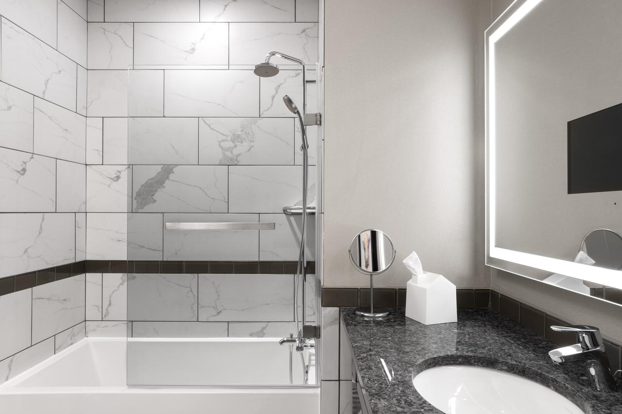 The Current Iowa, Autograph Collection - thumb 23