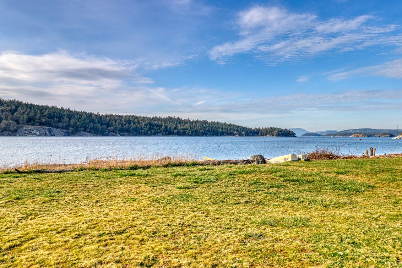 Lopez Island Mud Bay Waterfront Home - thumb 3