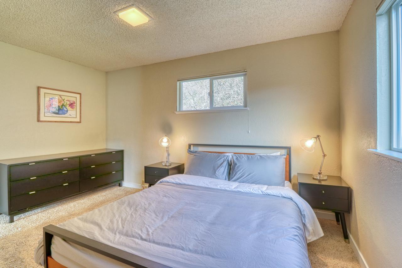 Lopez Island Mud Bay Waterfront Home - thumb 24