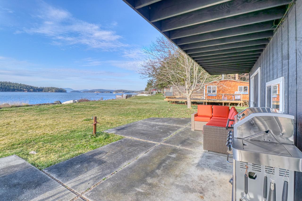 Lopez Island Mud Bay Waterfront Home - thumb 1