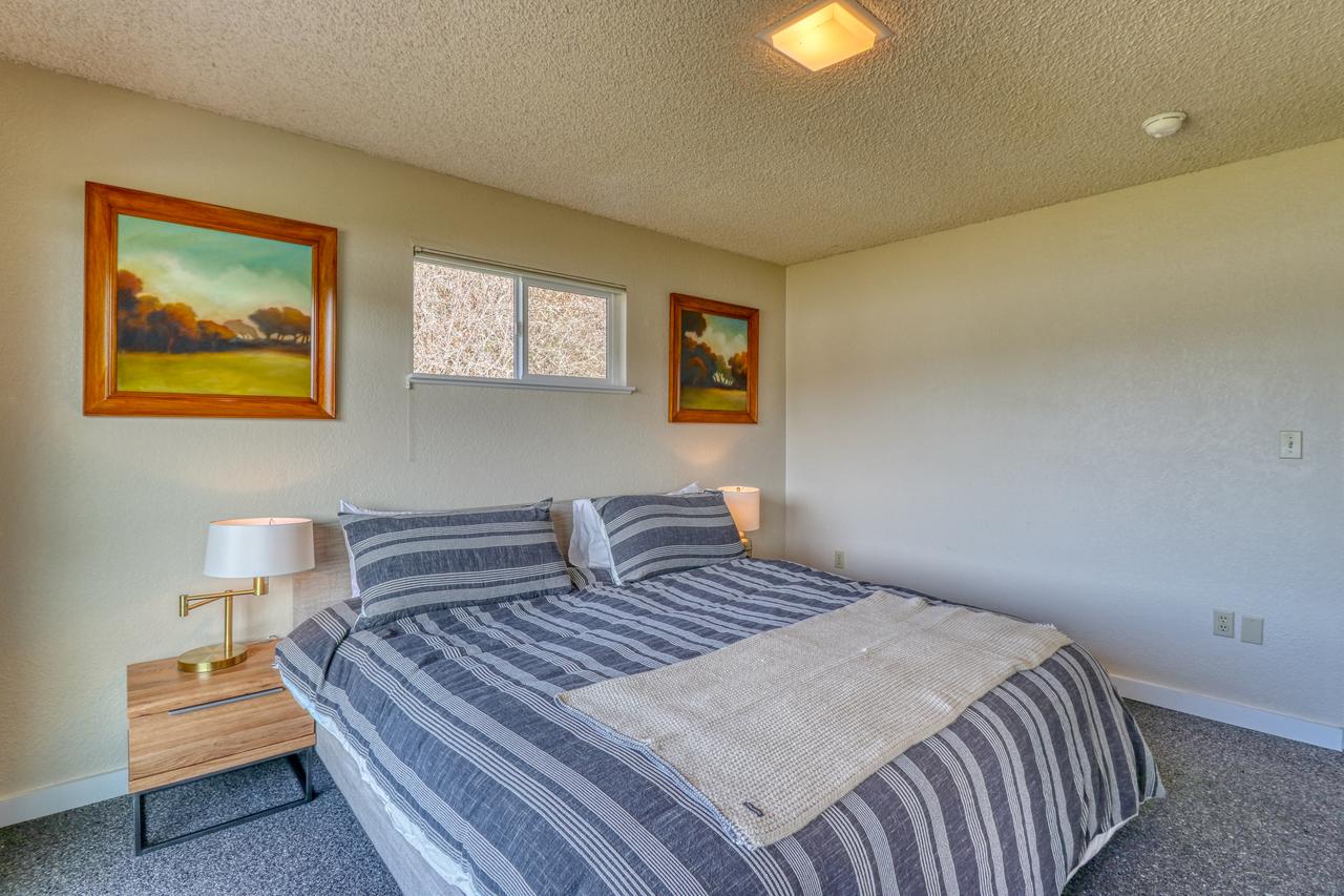 Lopez Island Mud Bay Waterfront Home - thumb 20