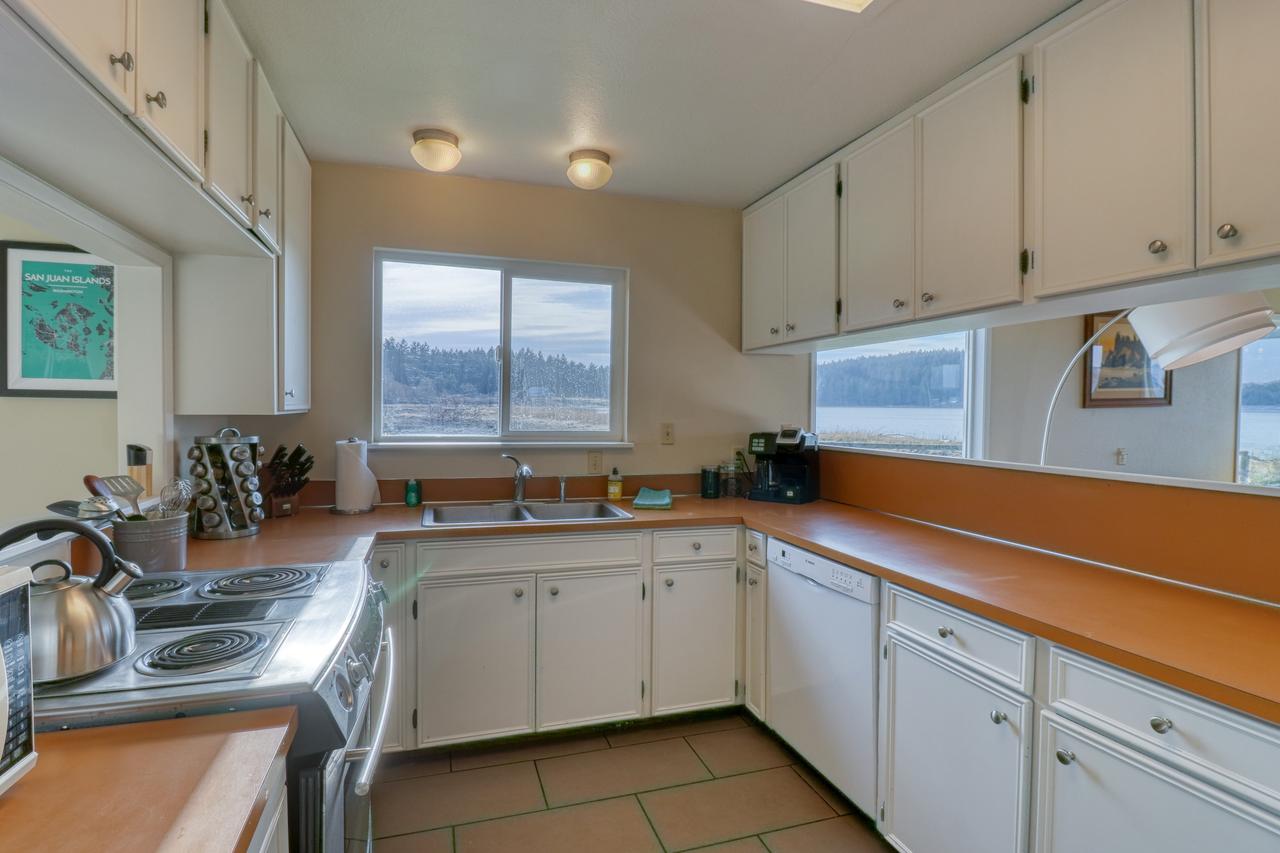 Lopez Island Mud Bay Waterfront Home - thumb 11