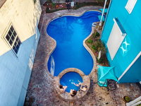 4 BR - Sleeps 8 Celebrity Villa Next to Frenchman St Accommodation Alabama