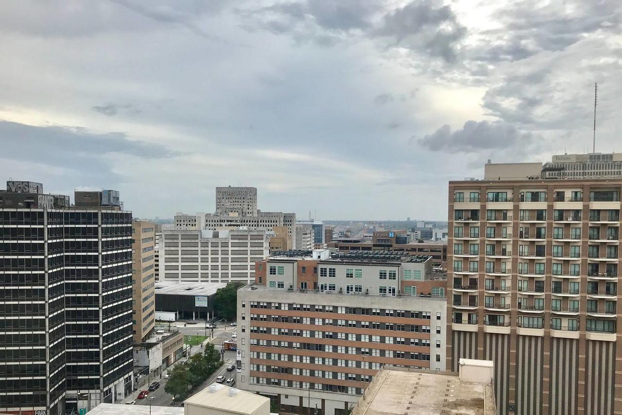 STUNNING NEW 15th FLOOR CONDO- CITY VIEWS FR QTR - thumb 10