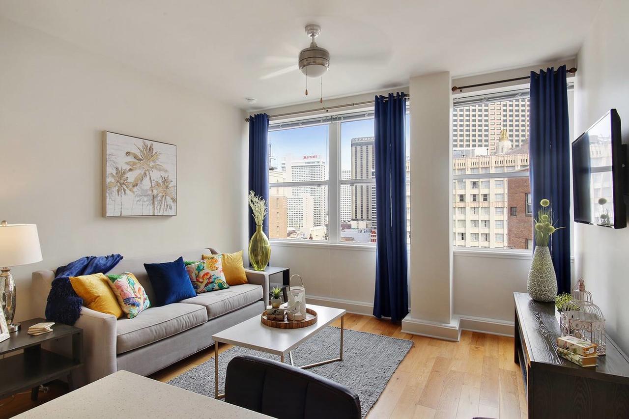 STUNNING NEW 15th FLOOR CONDO- CITY VIEWS FR QTR - thumb 8