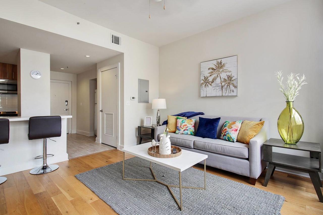 STUNNING NEW 15th FLOOR CONDO- CITY VIEWS FR QTR - thumb 11