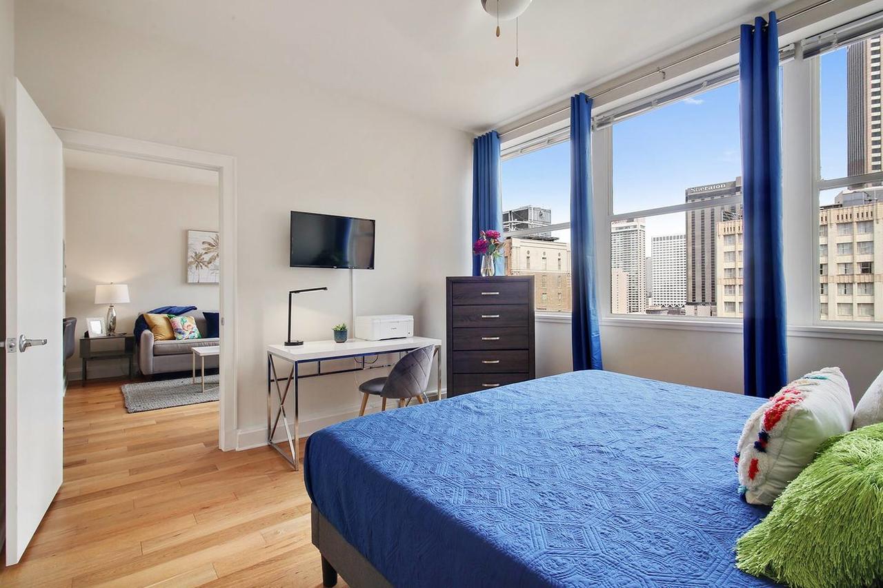 STUNNING NEW 15th FLOOR CONDO- CITY VIEWS FR QTR - thumb 5