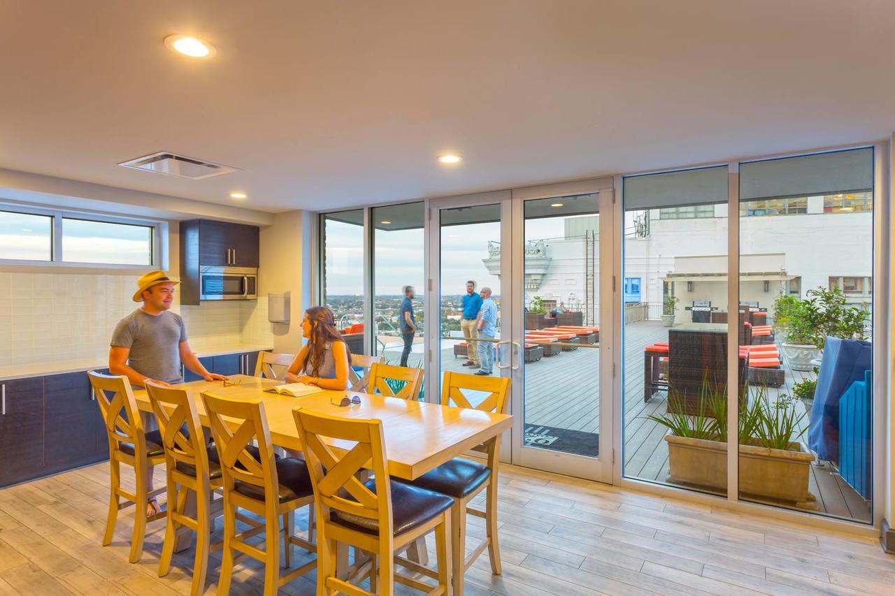 STUNNING NEW 15th FLOOR CONDO- CITY VIEWS FR QTR - thumb 9