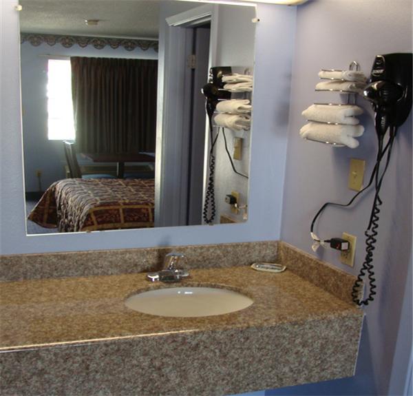 Colonial Inn Hammond - thumb 7