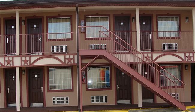 Colonial Inn Hammond - thumb 0