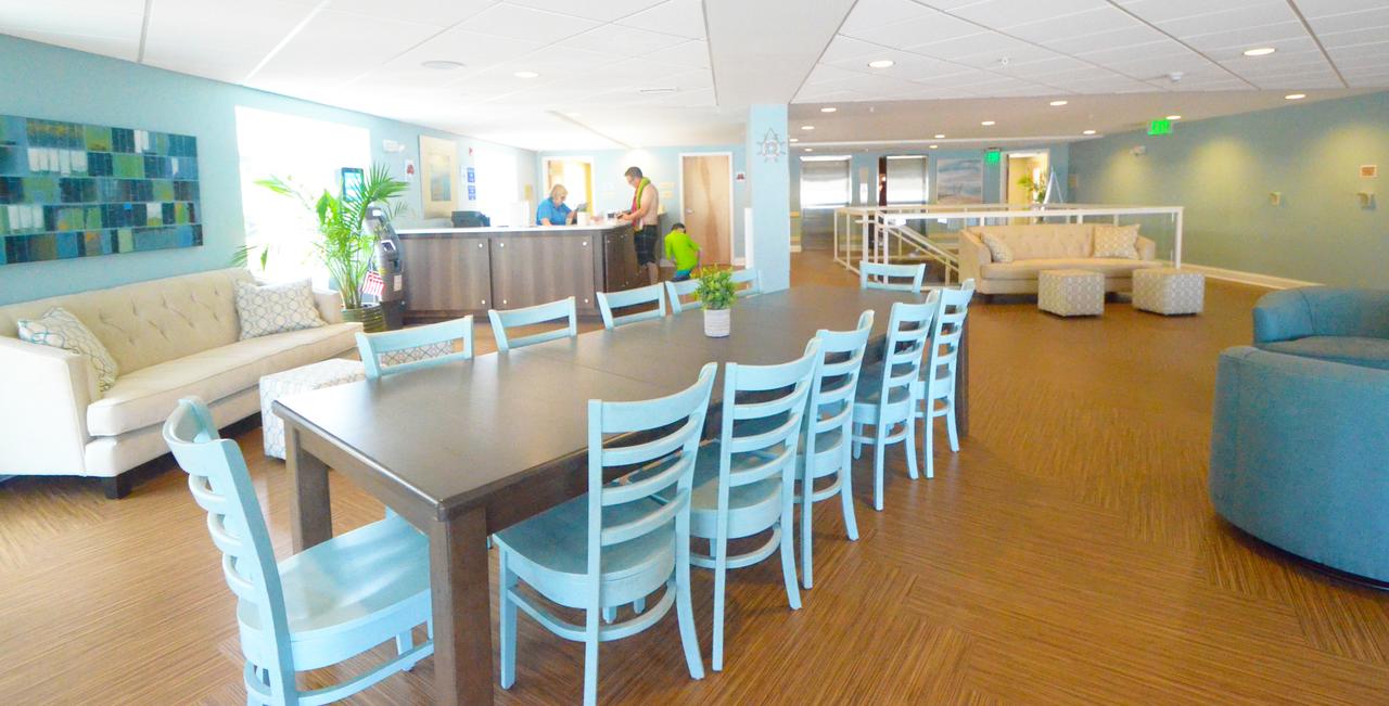 Crystal Beach Hotel - thumb 25