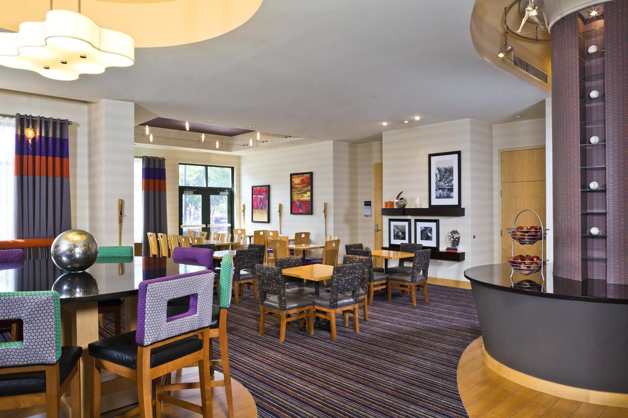 Hampton Inn Baltimore-Downtown-Convention Center - thumb 11