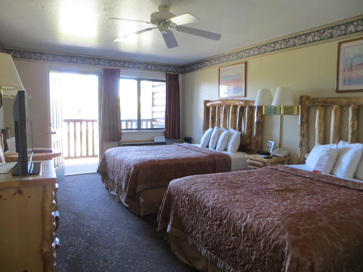 Super 8 By Wyndham Bridgeview Of Mackinaw City - thumb 33