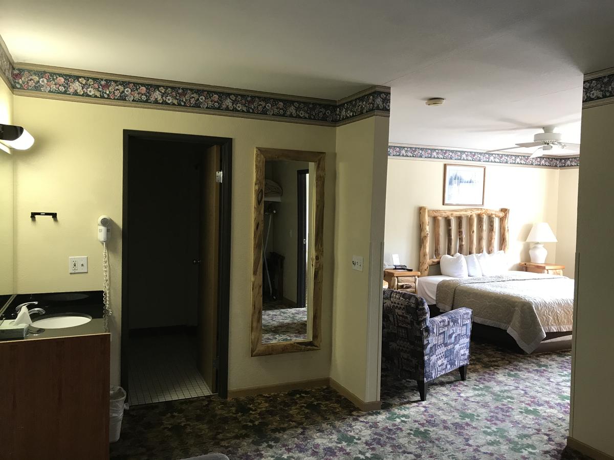 Super 8 By Wyndham Bridgeview Of Mackinaw City - thumb 12