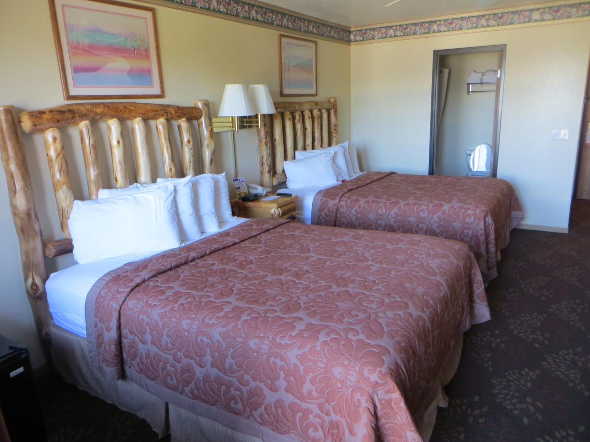 Super 8 By Wyndham Bridgeview Of Mackinaw City - thumb 6