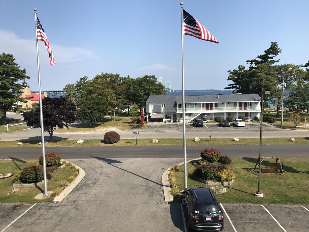 Super 8 By Wyndham Bridgeview Of Mackinaw City - thumb 19