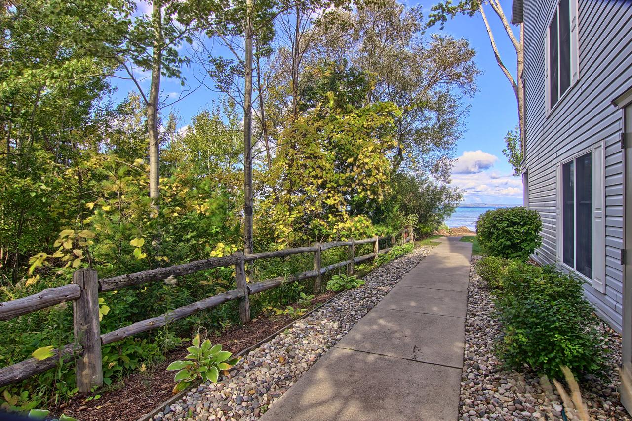 208 North Shore Inn - thumb 6