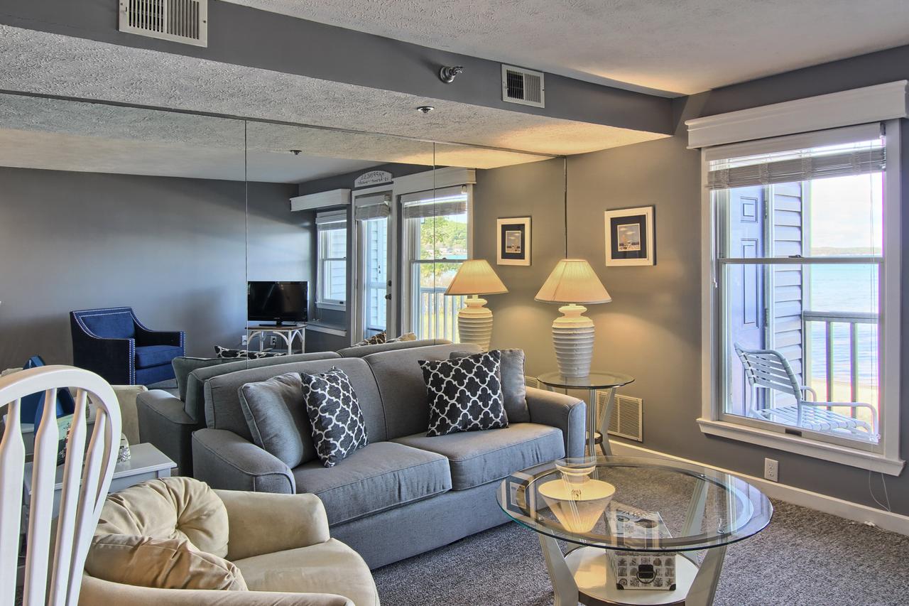 208 North Shore Inn - thumb 3