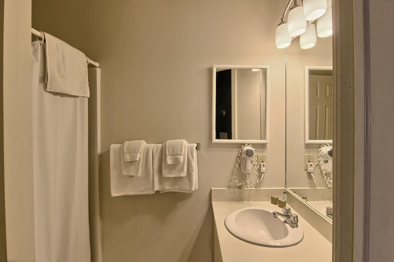 208 North Shore Inn - thumb 13