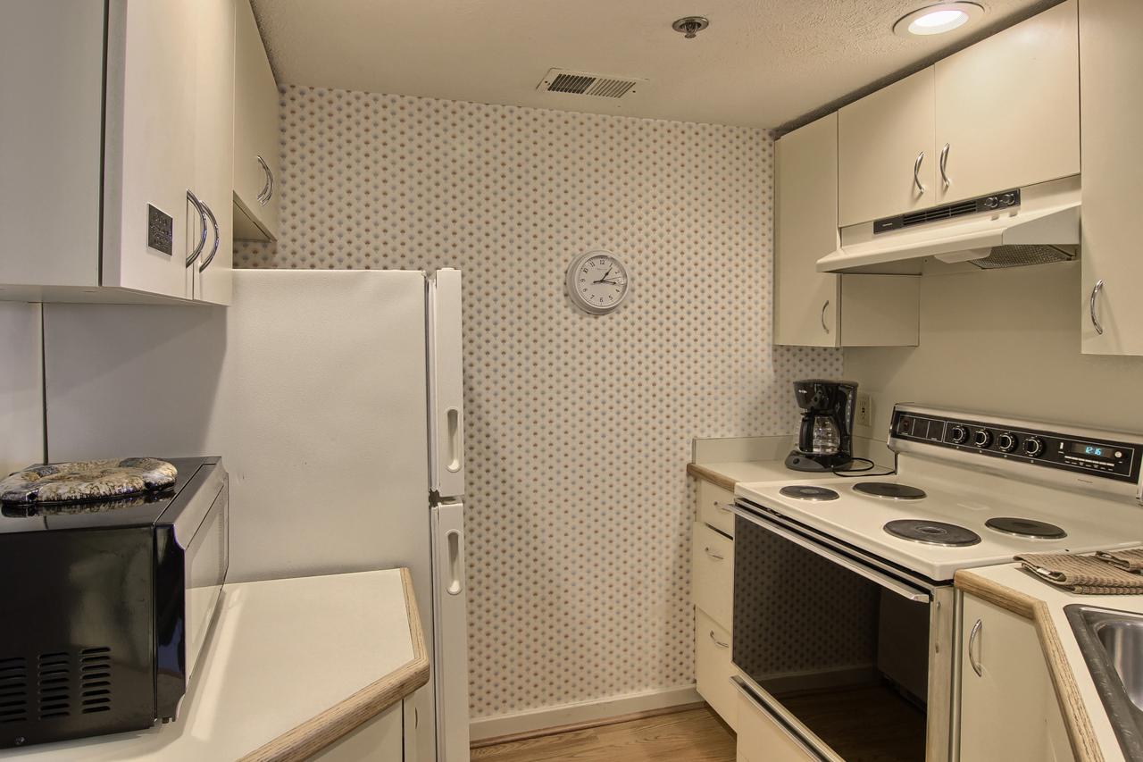 208 North Shore Inn - thumb 1