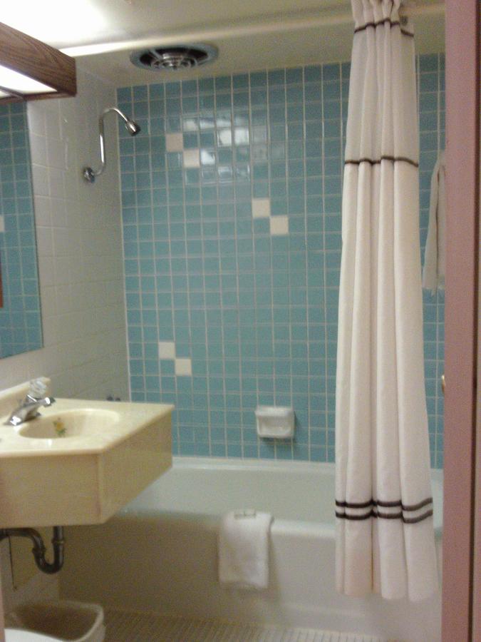 5th Avenue Inn & Suites - thumb 4