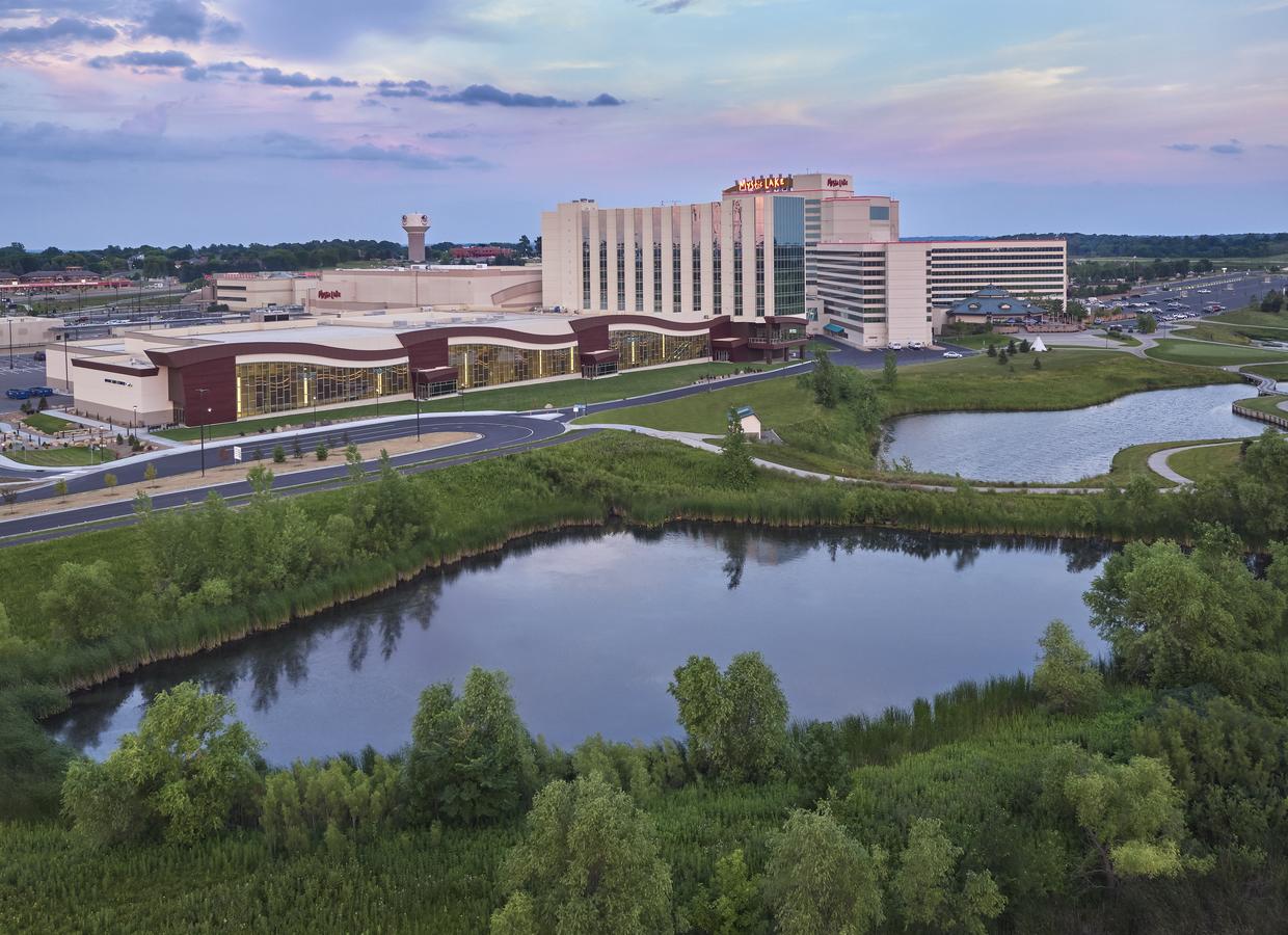 Mystic Lake Casino Hotel - thumb 37