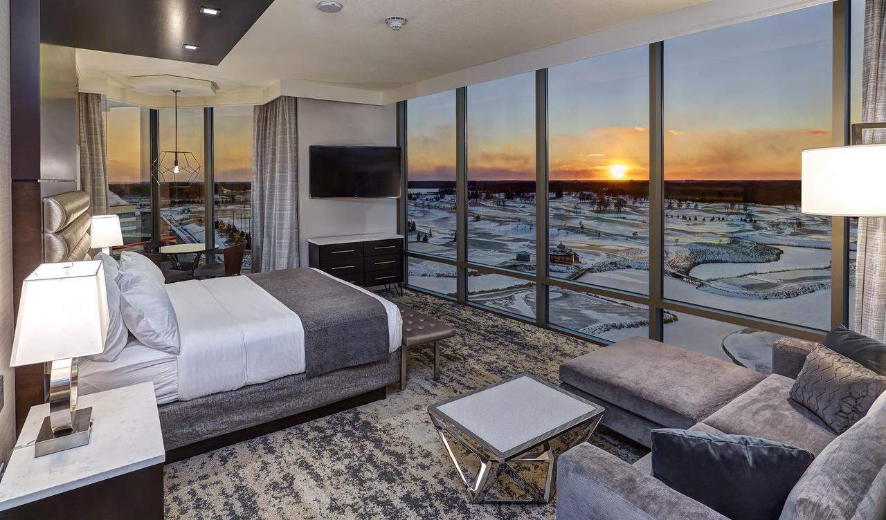 Mystic Lake Casino Hotel - thumb 2