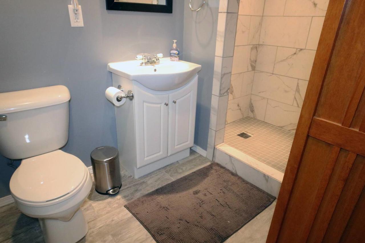 4 Bedroom 2 Bath Nokomis Home - thumb 8