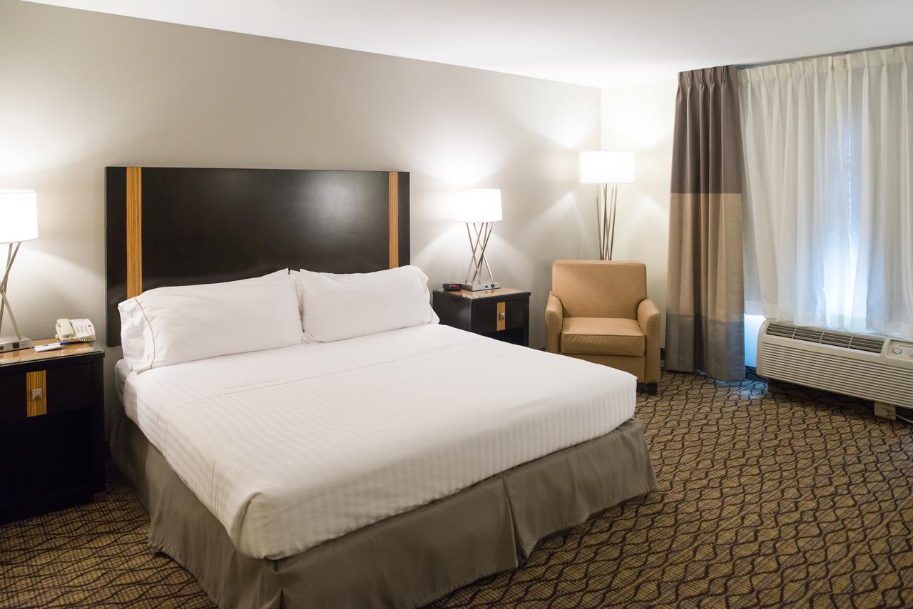 Holiday Inn Express Hotel & Suites Chanhassen - thumb 40