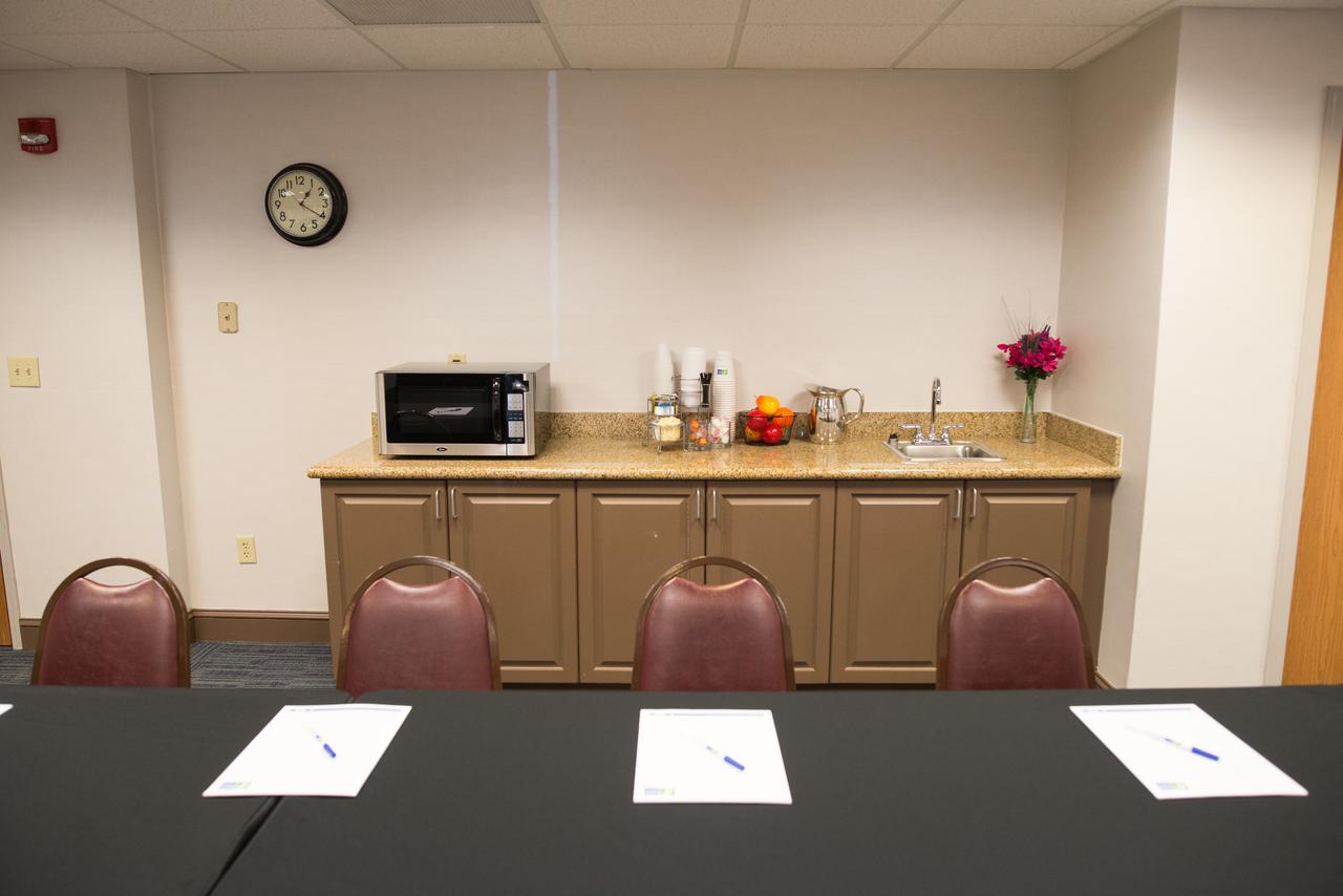 Holiday Inn Express Hotel & Suites Chanhassen - thumb 24